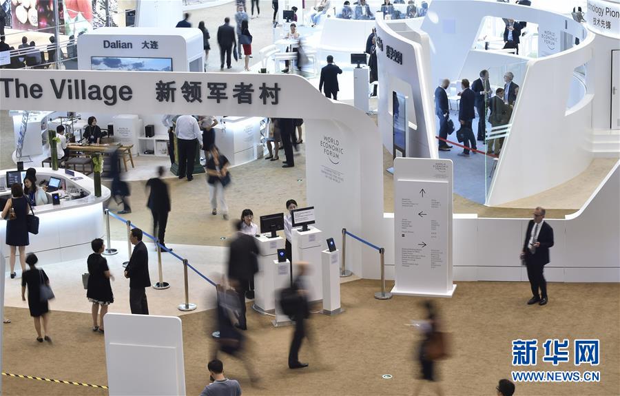 “Tecnologia do futuro” exibida durante o Fórum Davos de Ver?o em Dalian