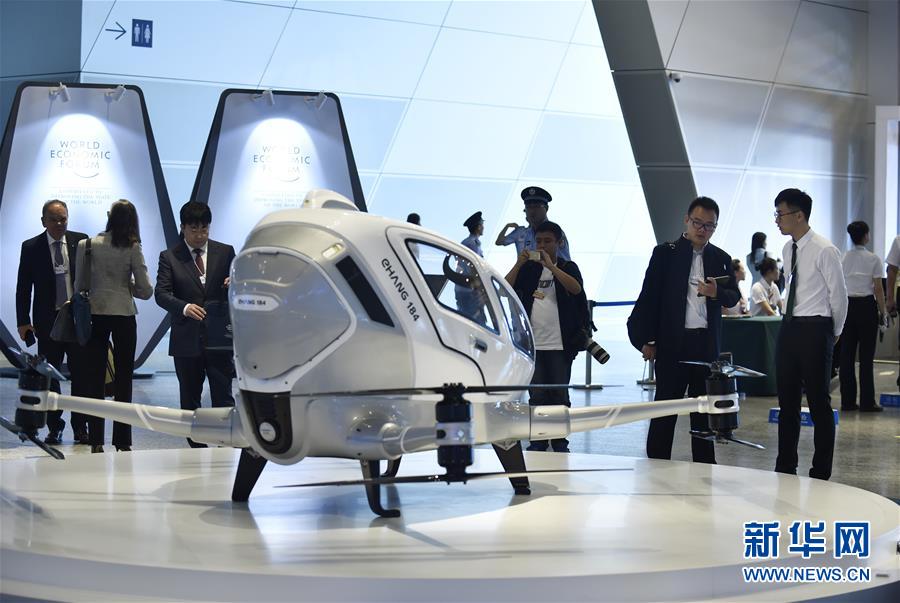 “Tecnologia do futuro” exibida durante o Fórum Davos de Ver?o em Dalian
