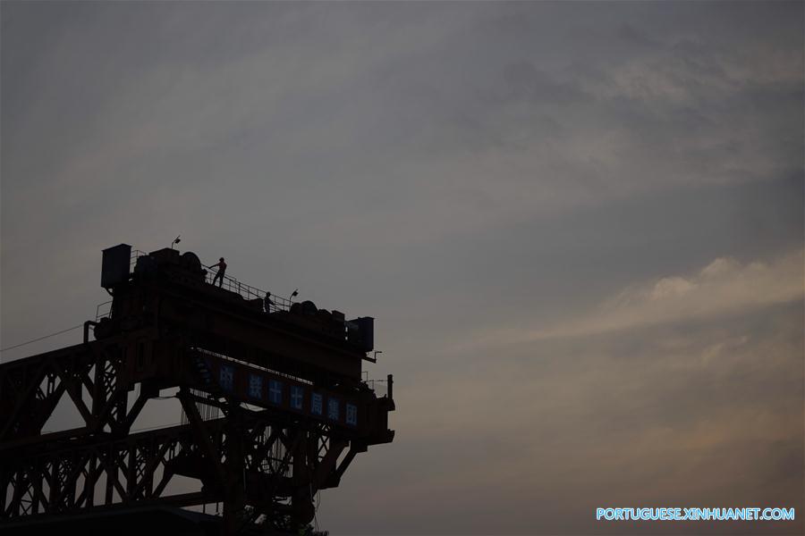 Constru??o da ferrovia de alta velocidade Zhengzhou-Wanzhou