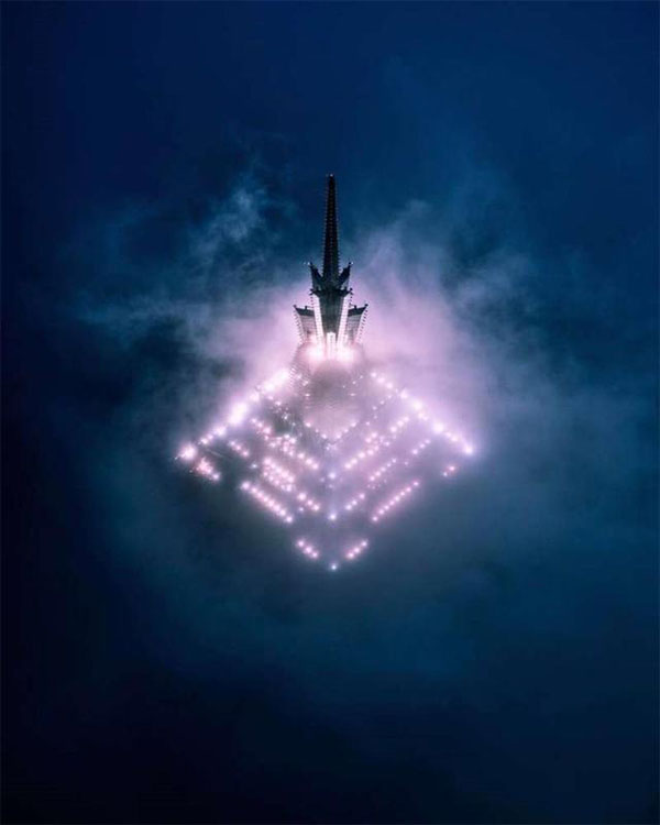 Galeria: Fotógrafa chinesa captura dinamica surrealista de Shanghai