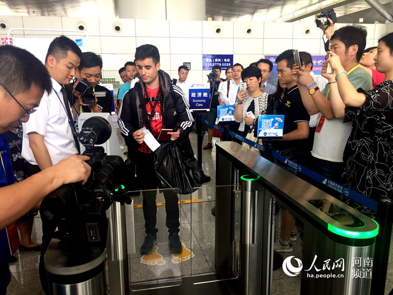 Reconhecimento facial: o adeus aos velhos cart?es de embarque em aeroporto chinês