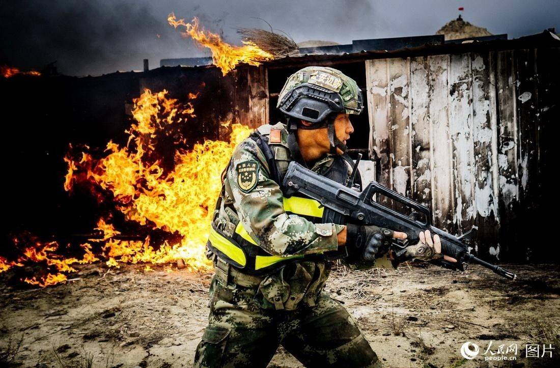 China e Quirguist?o realizam exercício militar antiterrorista conjunto