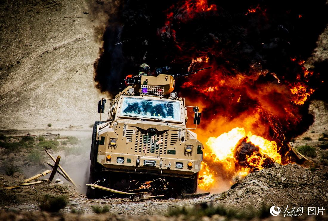 China e Quirguist?o realizam exercício militar antiterrorista conjunto