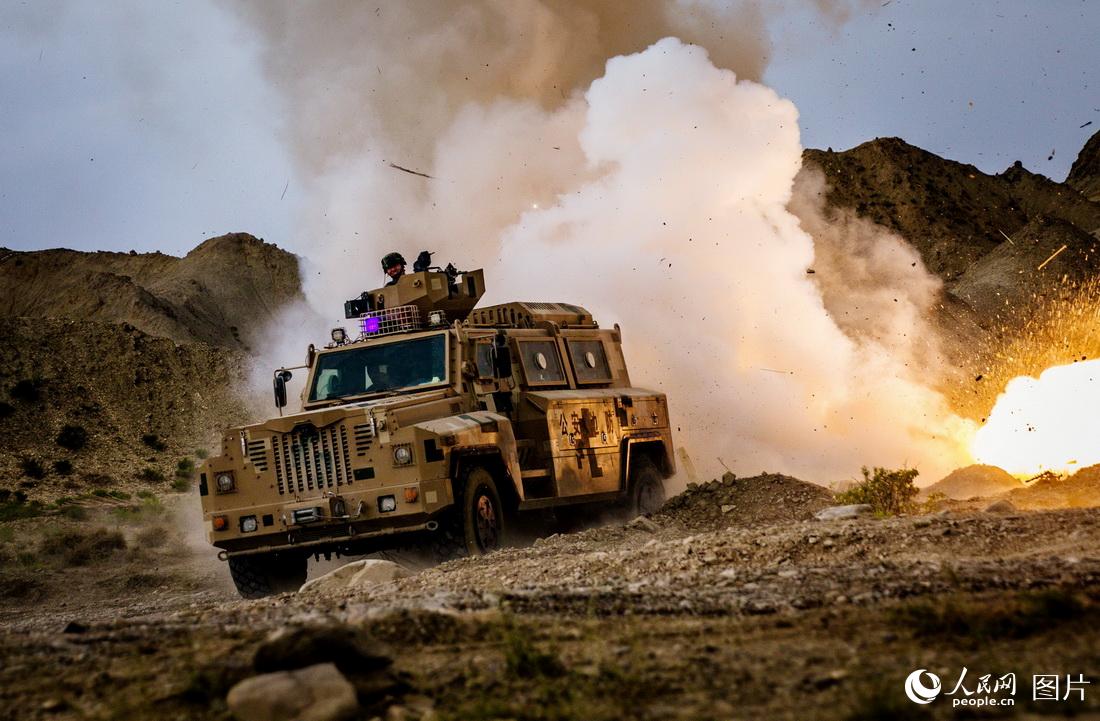 China e Quirguist?o realizam exercício militar antiterrorista conjunto
