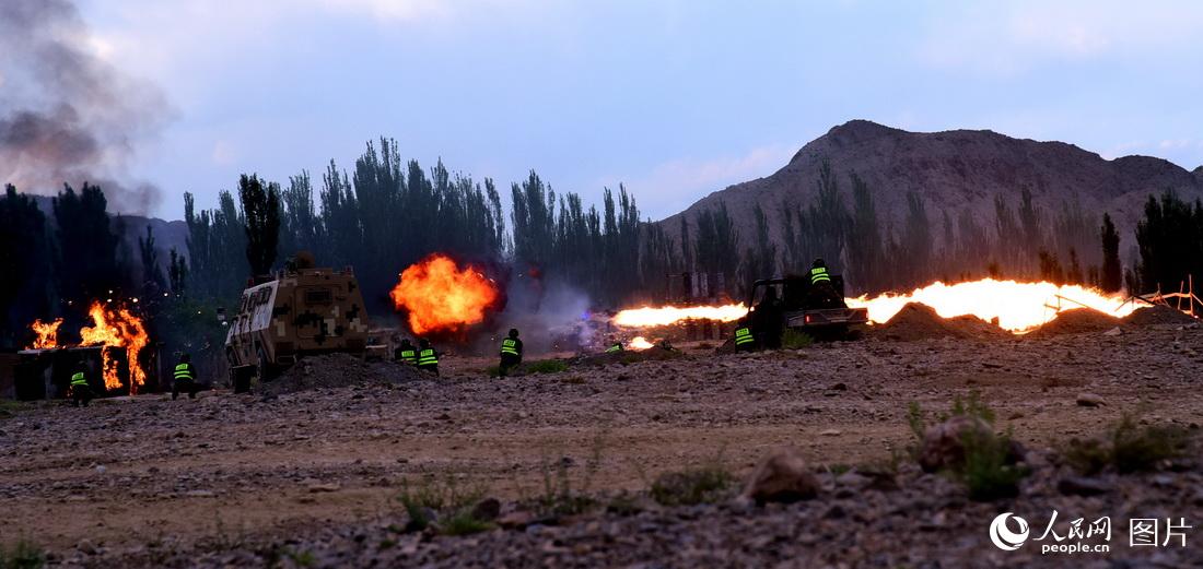 China e Quirguist?o realizam exercício militar antiterrorista conjunto