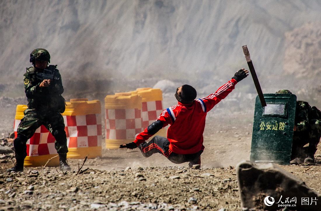 China e Quirguist?o realizam exercício militar antiterrorista conjunto
