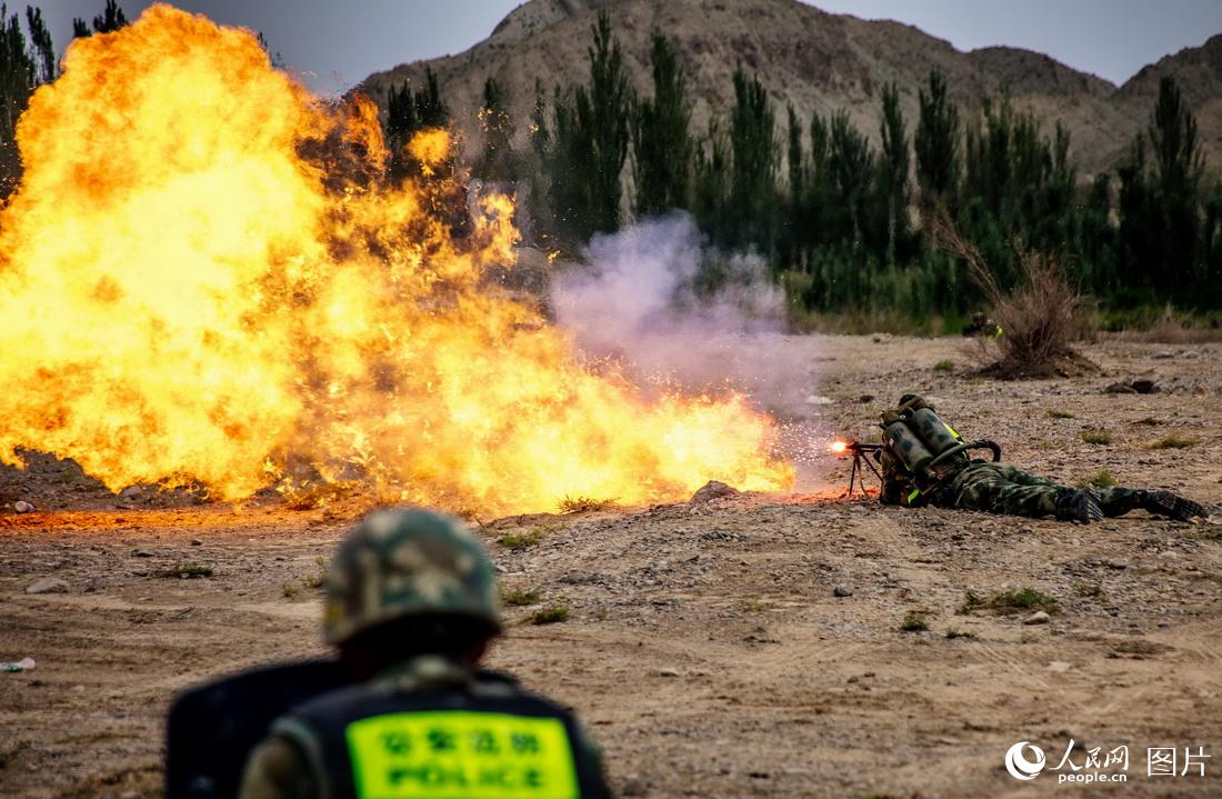China e Quirguist?o realizam exercício militar antiterrorista conjunto