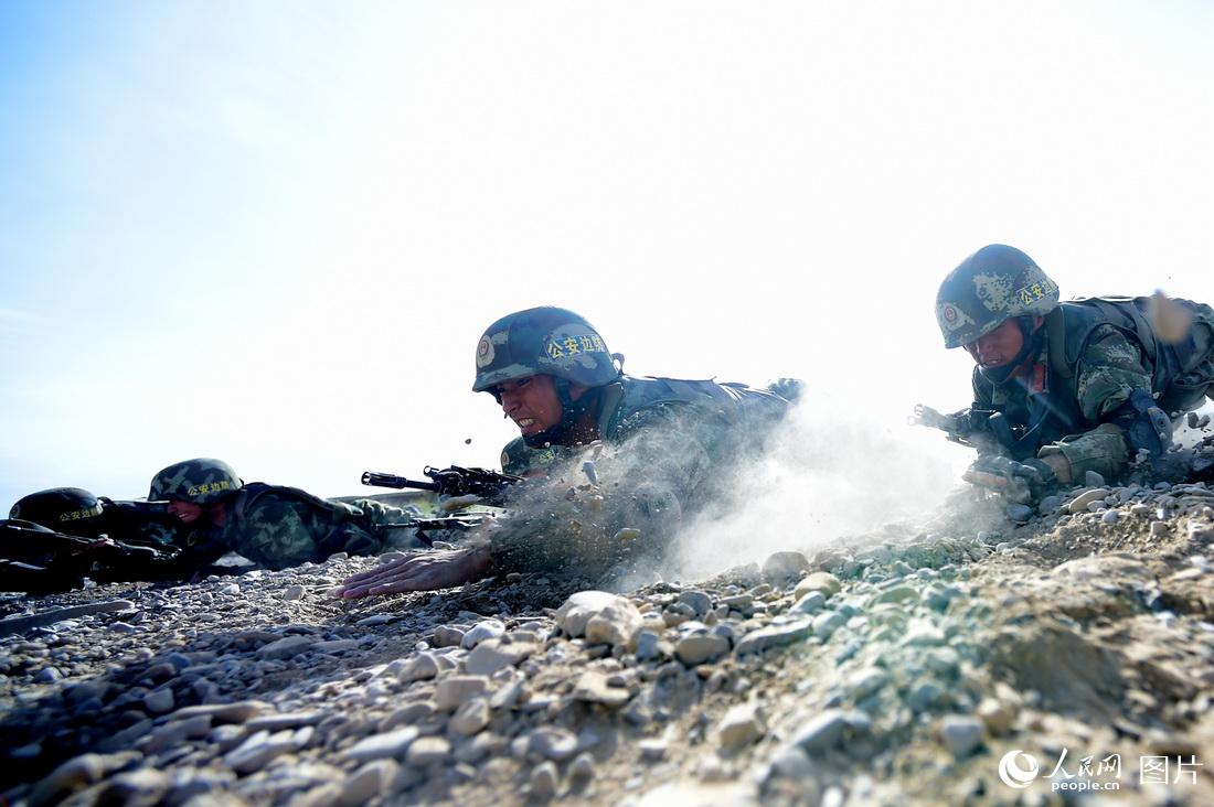 China e Quirguist?o realizam exercício militar antiterrorista conjunto