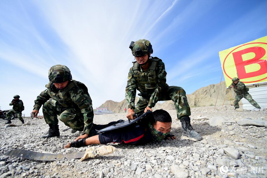 China e Quirguist?o realizam exercício militar antiterrorista conjunto