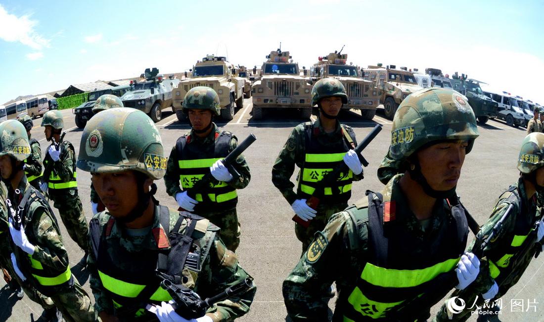 China e Quirguist?o realizam exercício militar antiterrorista conjunto