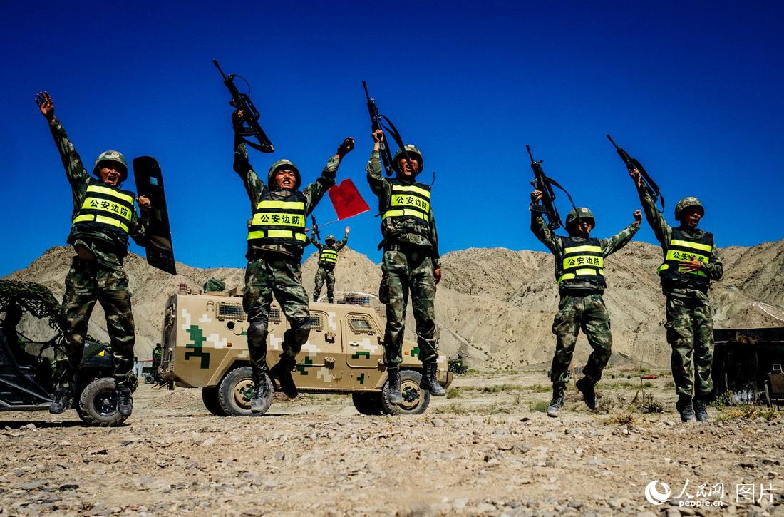 China e Quirguist?o realizam exercício militar antiterrorista conjunto