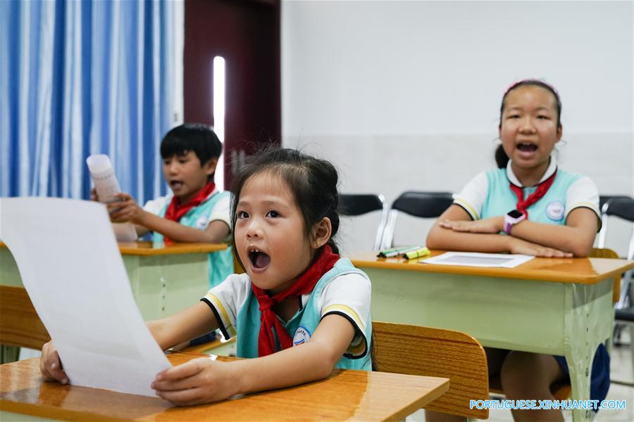 Sistema on-line de educa??o à distancia é utilizado nas aulas da Escola Yongxing no sul da China