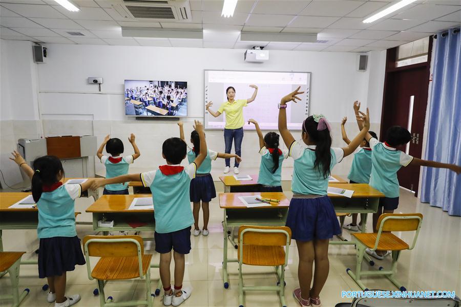Sistema on-line de educa??o à distancia é utilizado nas aulas da Escola Yongxing no sul da China
