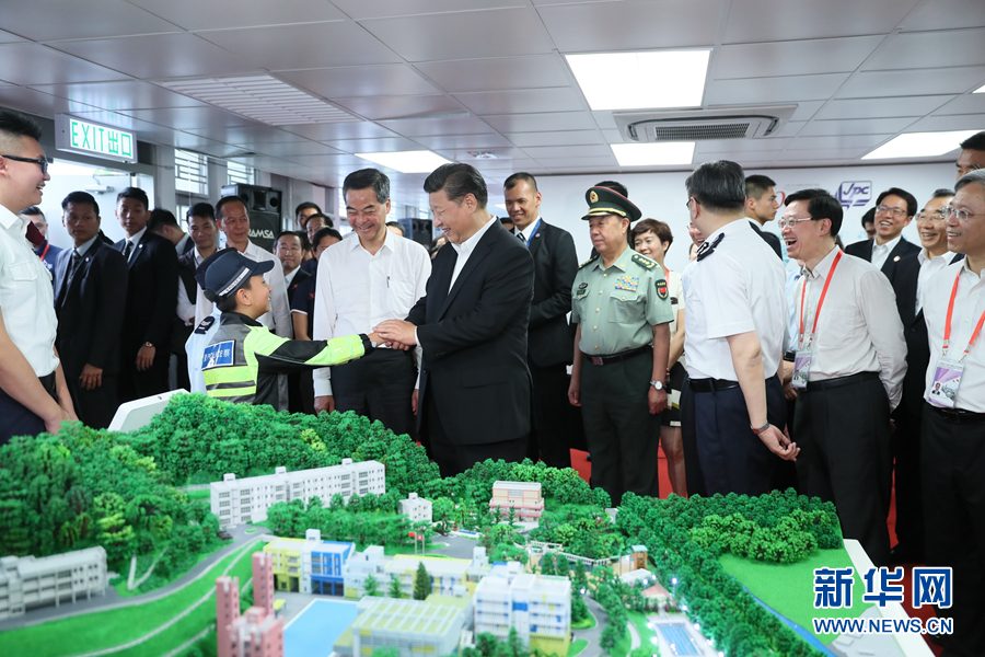 Xi convida jovens de Hong Kong a servir a cidade e o país