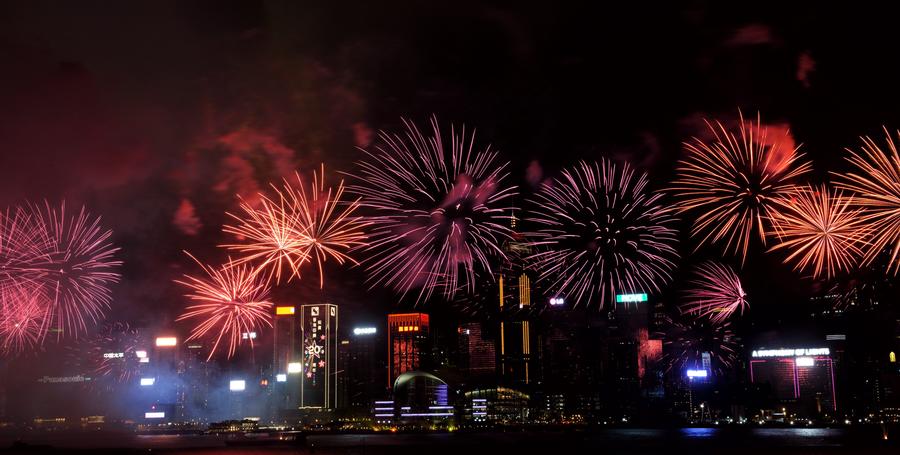 Hong Kong celebra 20o aniversário do retorno à pátria com espetáculo de fogo de artifício