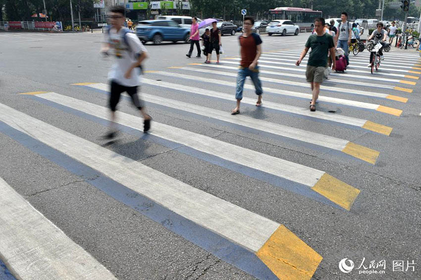 Faixa de pedestres tridimensional entra em funcionamento em Beijing