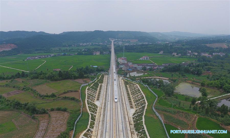 Ferrovia de passageiros Xi'an-Chengdu inicia testes conjuntos na se??o de Sichuan