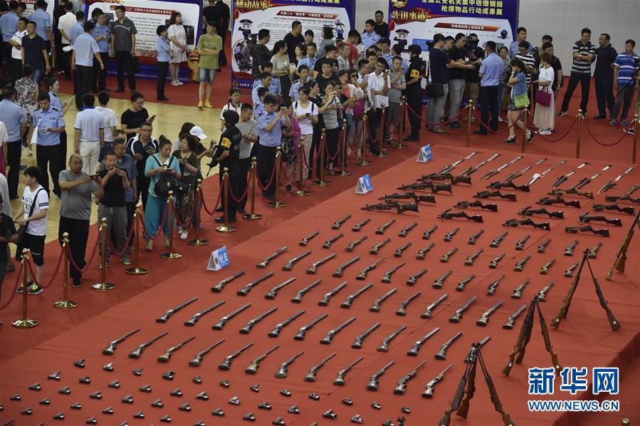 China destrói armas ilegais e explosivos