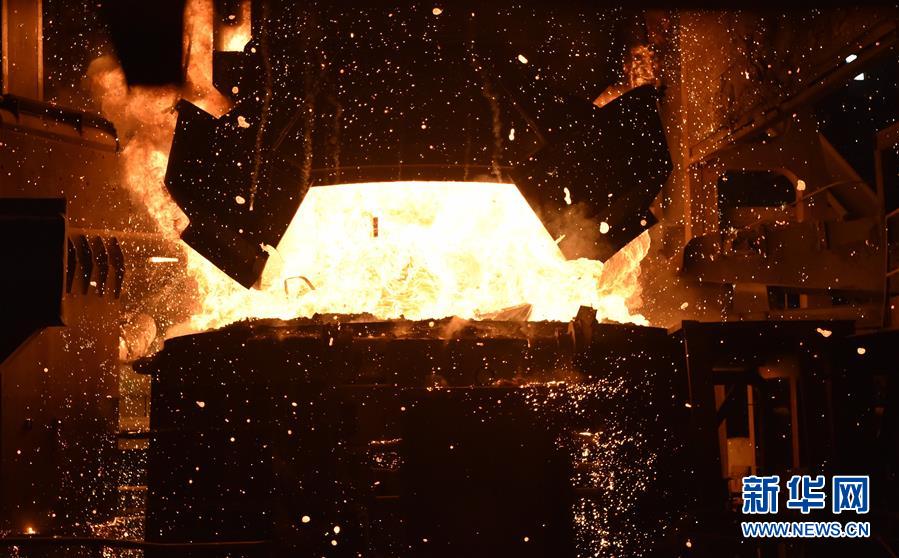 China destrói armas ilegais e explosivos