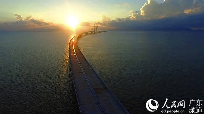 Concluída sec??o principal da Ponte Zhuhai-Hong Kong-Macau