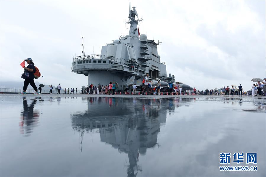 Porta-avi?es Liaoning aberto ao público em Hong Kong