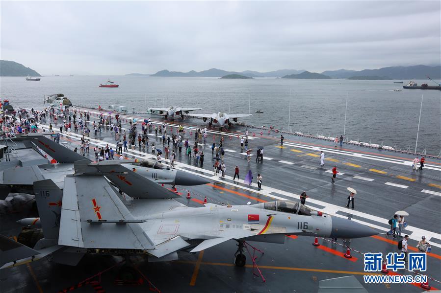 Porta-avi?es Liaoning aberto ao público em Hong Kong