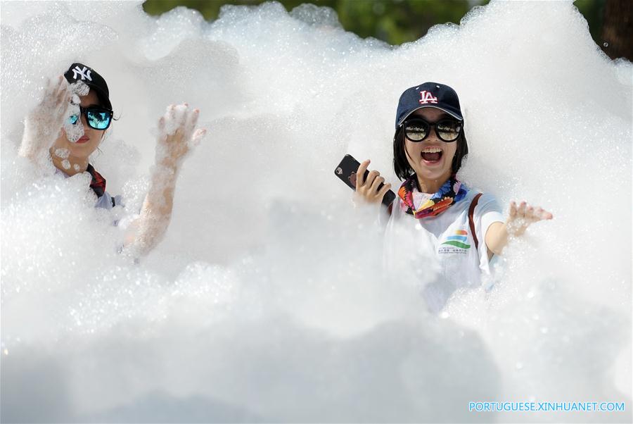 Rainbow Bubble Run em Zhoushan no leste da China