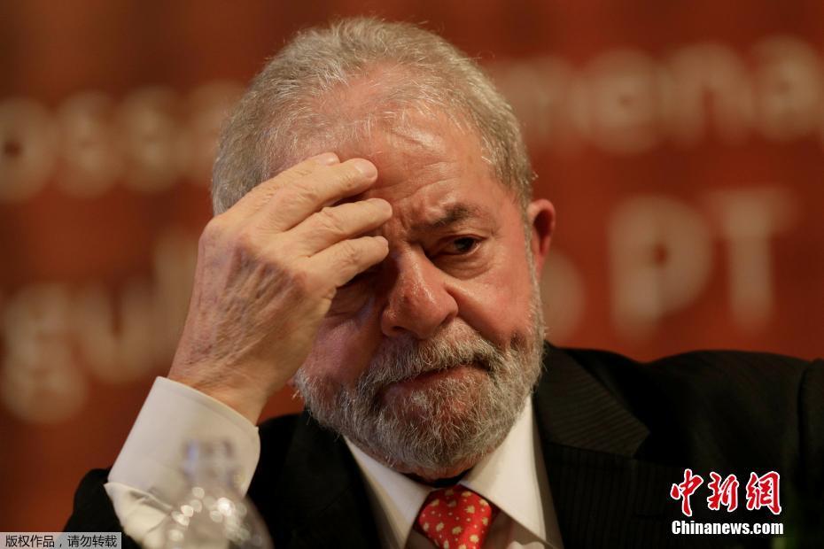  Ex-presidente brasileiro Lula condenado a nove anos e meio de pris?o
