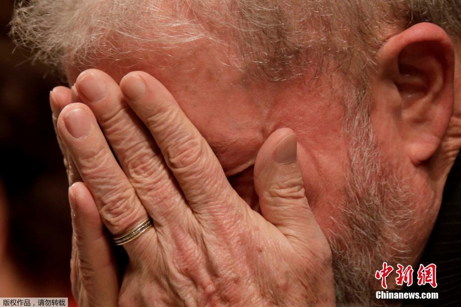  Ex-presidente brasileiro Lula condenado a nove anos e meio de pris?o