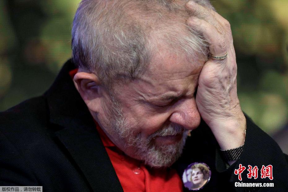  Ex-presidente brasileiro Lula condenado a nove anos e meio de pris?o