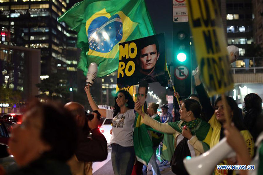 Protesto realizado em S?o Paulo após condena??o do ex-presidente brasileiro