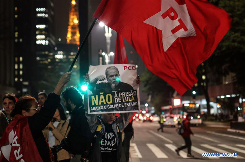 Protesto realizado em S?o Paulo após condena??o do ex-presidente brasileiro