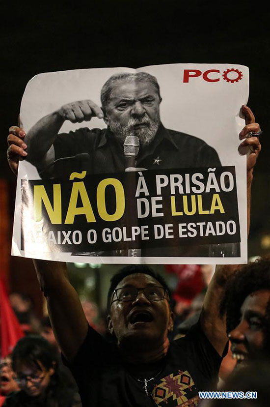 Protesto realizado em S?o Paulo após condena??o do ex-presidente brasileiro