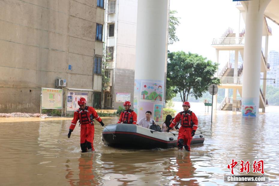 Inunda??es no sul da China afetam 80 mil pessoas