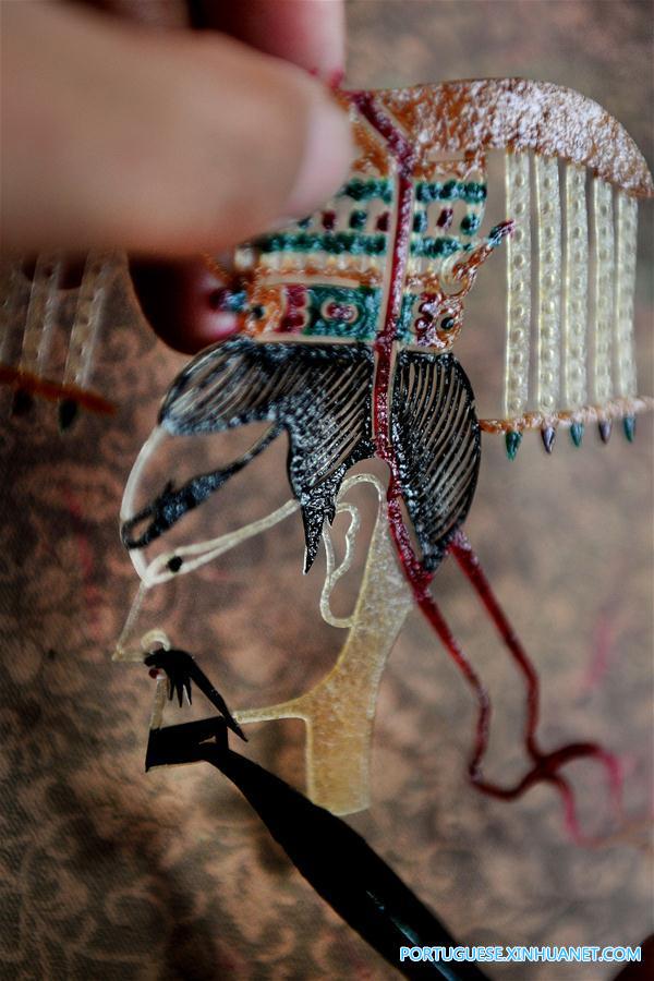 Herdeiro do teatro de sombras combina formas artísticas chinesas e ocidentais