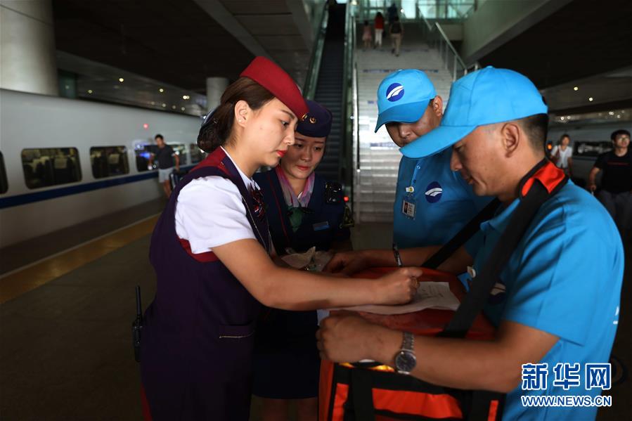 China Railways lan?a servi?o de encomenda prévia de refei??es para suas viagens de trem-bala