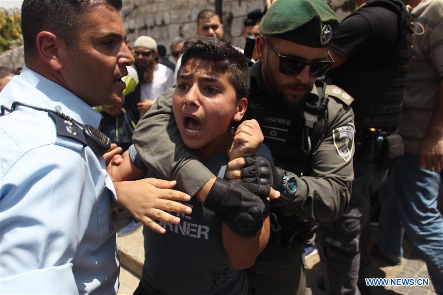 Protesto mu?ulmano prossegue após reabertura do complexo de Al-Aqsa em Jerusalém