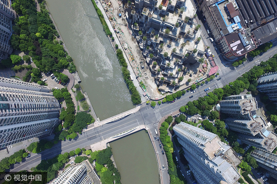 “Jardins Suspensos da Babil?nia”: o peculiar complexo comercial e hoteleiro nas margens do rio Suzhou, em Shanghai