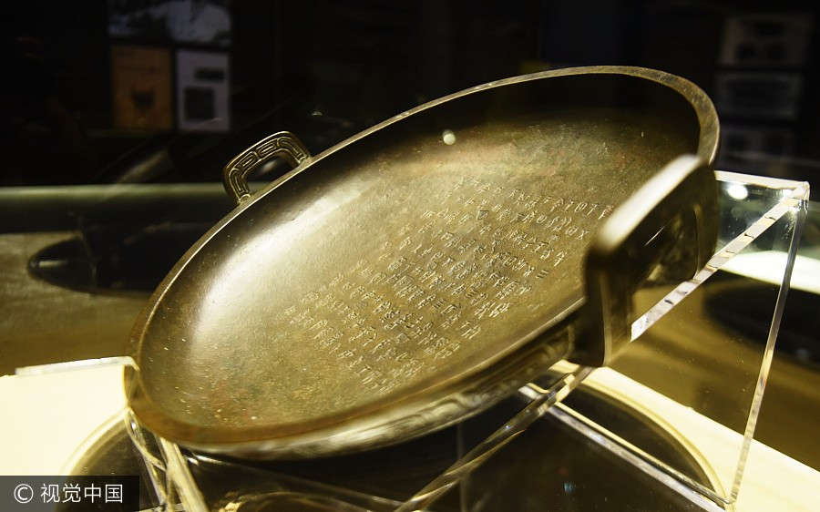 Prato de bronze da dinastia Zhou Ocidental bate recorde em leil?o