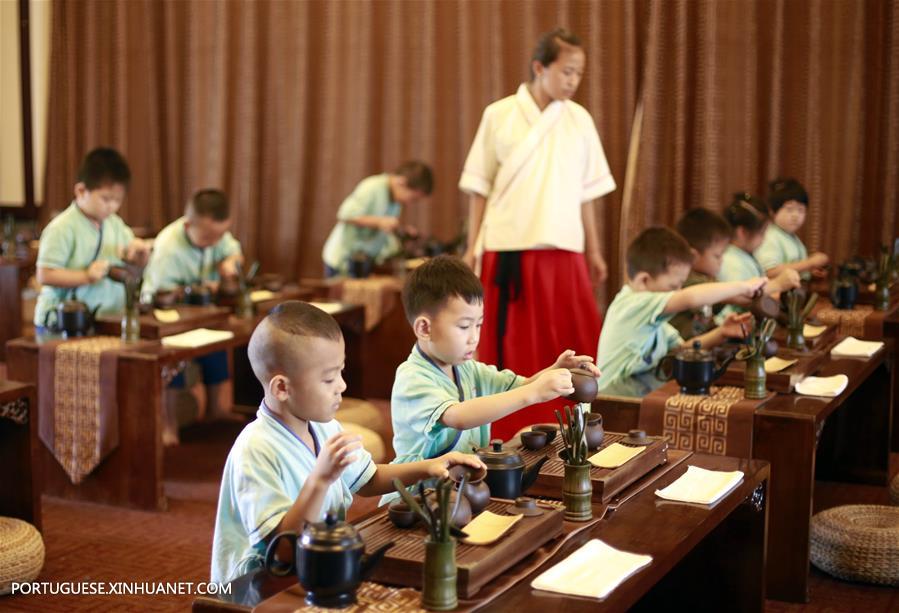 Acampamento de Ver?o da Cultura Tradicional Nacional é realizado em Hebei