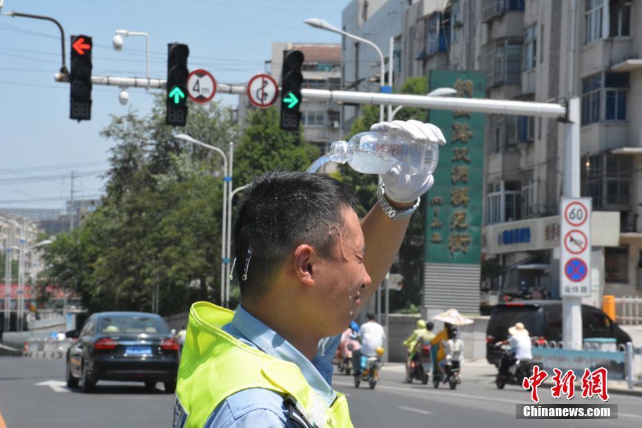China emite alerta de alta temperatura