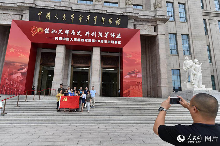 Exposi??o comemorativa do 90o aniversário do Exército de Liberta??o Popular é realizada em Beijing
