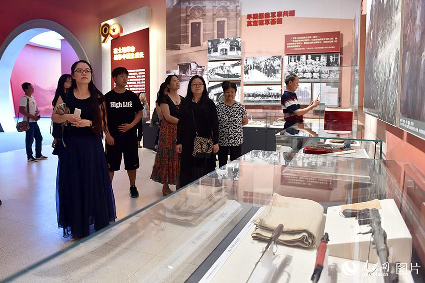 Exposi??o comemorativa do 90o aniversário do Exército de Liberta??o Popular é realizada em Beijing