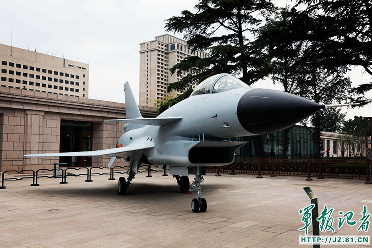 Museu Militar da China exibe equipamentos militares avan?ados