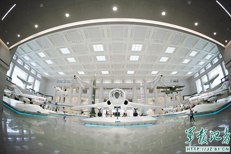 Museu Militar da China exibe equipamentos militares avan?ados