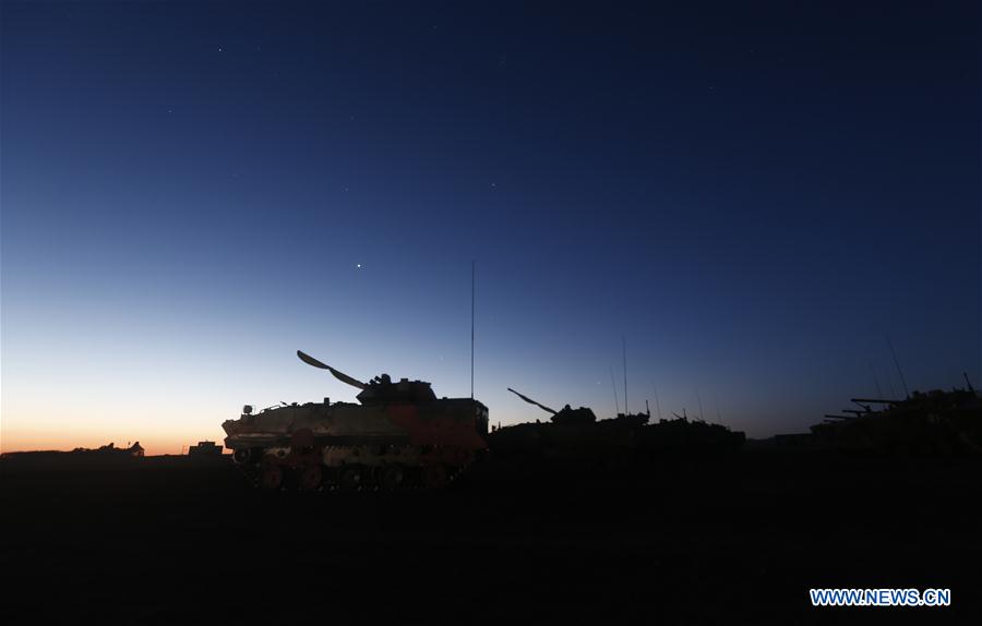 Tropas dispostas ao desfile militar para 90o aniversário do exército chinês