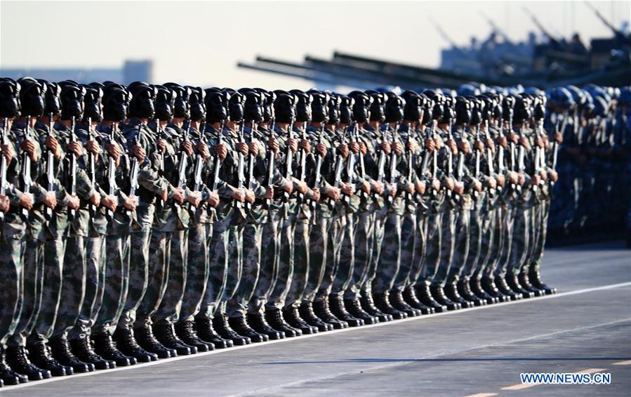Tropas dispostas ao desfile militar para 90o aniversário do exército chinês
