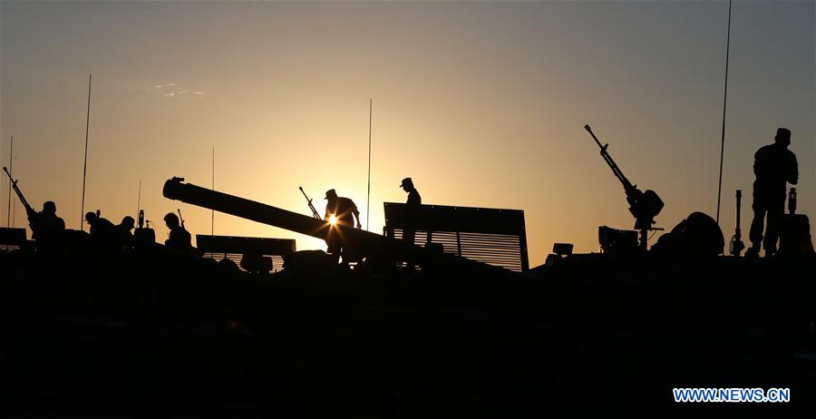 Tropas dispostas ao desfile militar para 90o aniversário do exército chinês