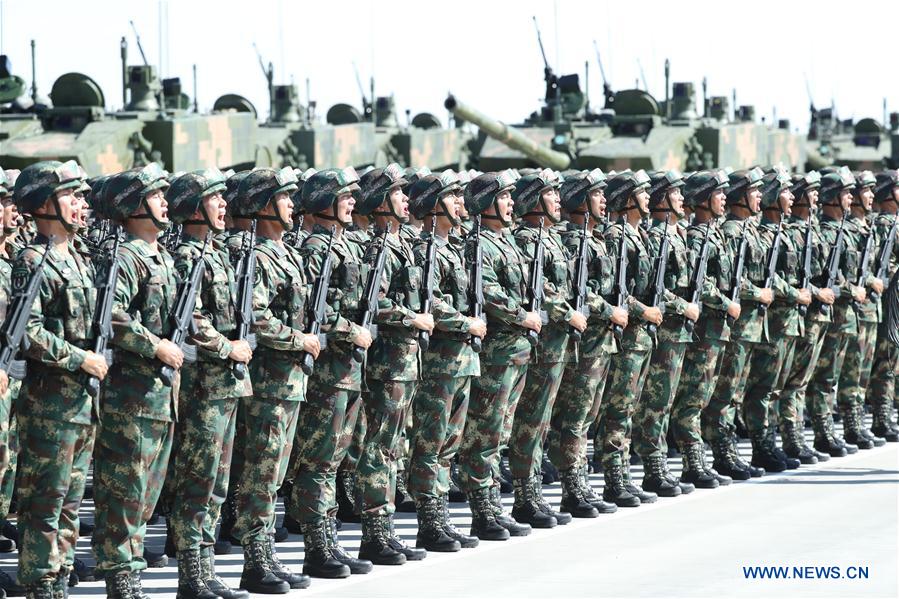 China realiza primeiro desfile pelo Dia do Exército