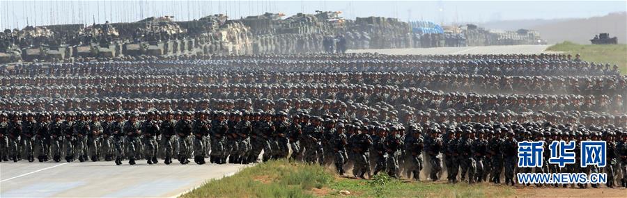 Exército chinês realiza desfile para celebrar 90o aniversário